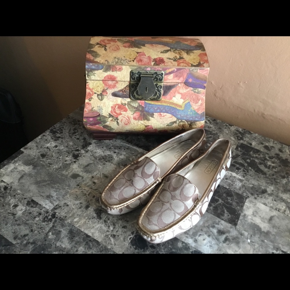 COACH signature print beige/metallic gold.